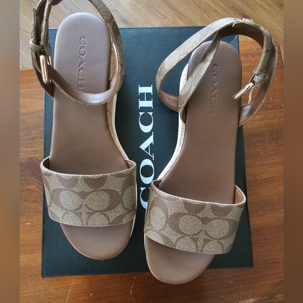 New authentic COACH, size 9 Tan sandals